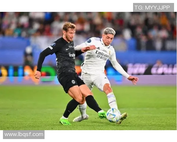 巴西足球明星的家园探秘:从传奇到温馨生活的全景展示 巴西足球明星的家园探秘:从传奇到温馨生活的全景展示